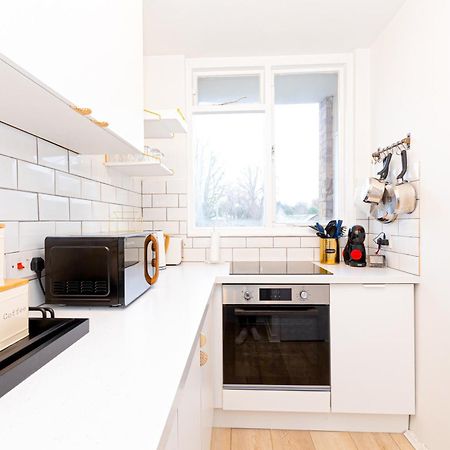 Charming Studio With Balcony In Putney, 5 Min Tube Лондон Экстерьер фото