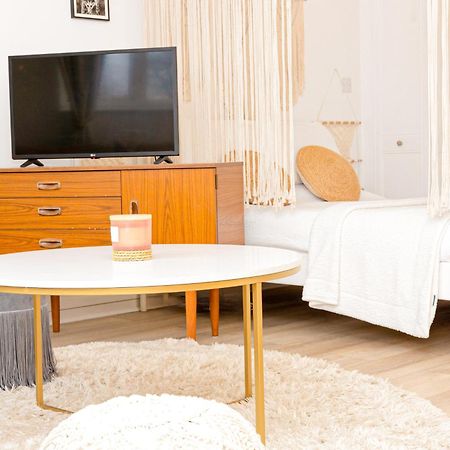Charming Studio With Balcony In Putney, 5 Min Tube Лондон Экстерьер фото