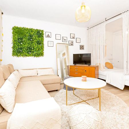 Charming Studio With Balcony In Putney, 5 Min Tube Лондон Экстерьер фото