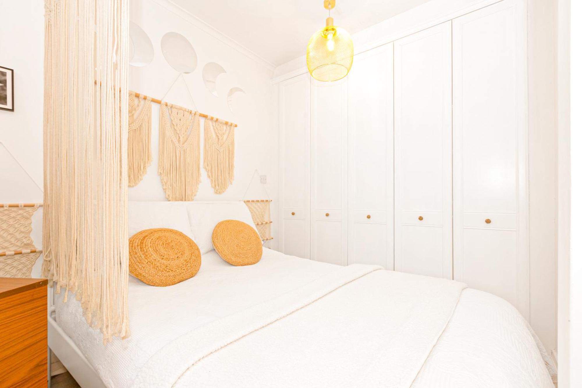 Charming Studio With Balcony In Putney, 5 Min Tube Лондон Экстерьер фото