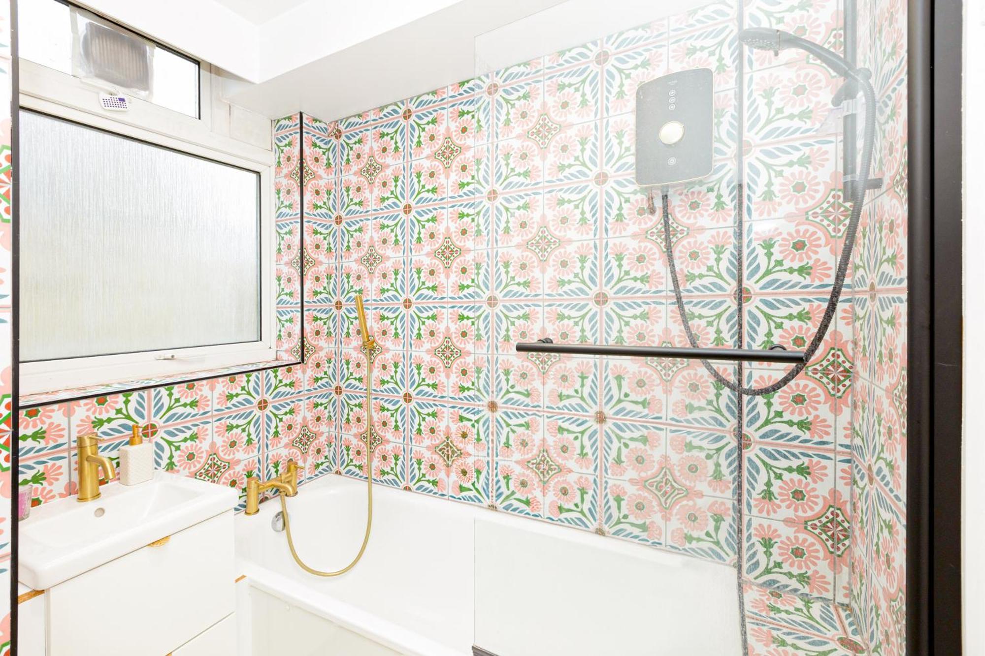Charming Studio With Balcony In Putney, 5 Min Tube Лондон Экстерьер фото