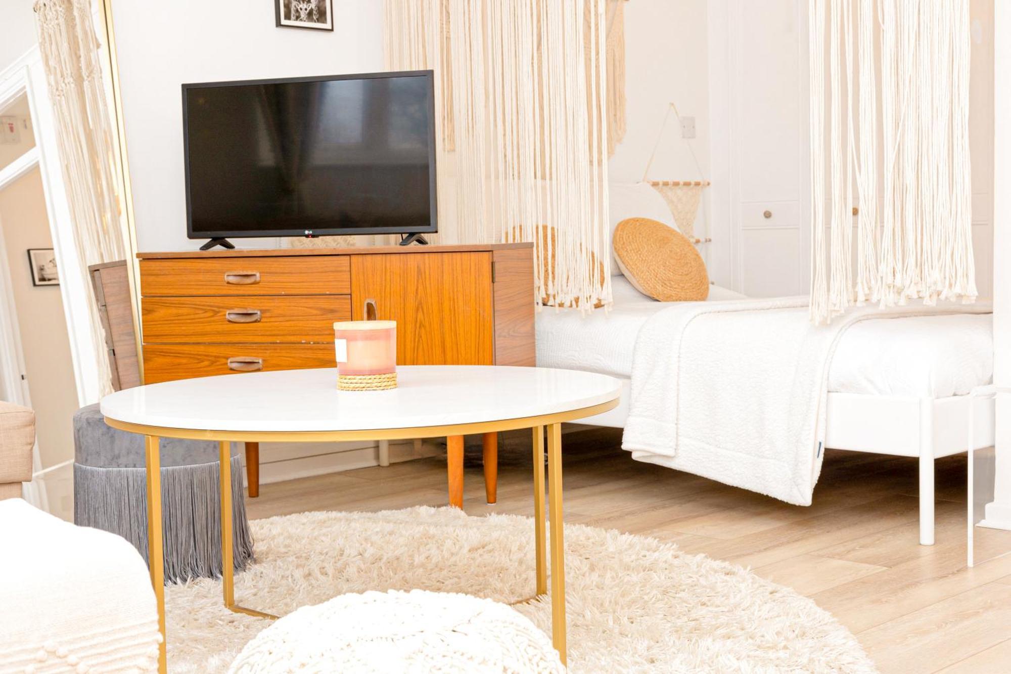 Charming Studio With Balcony In Putney, 5 Min Tube Лондон Экстерьер фото
