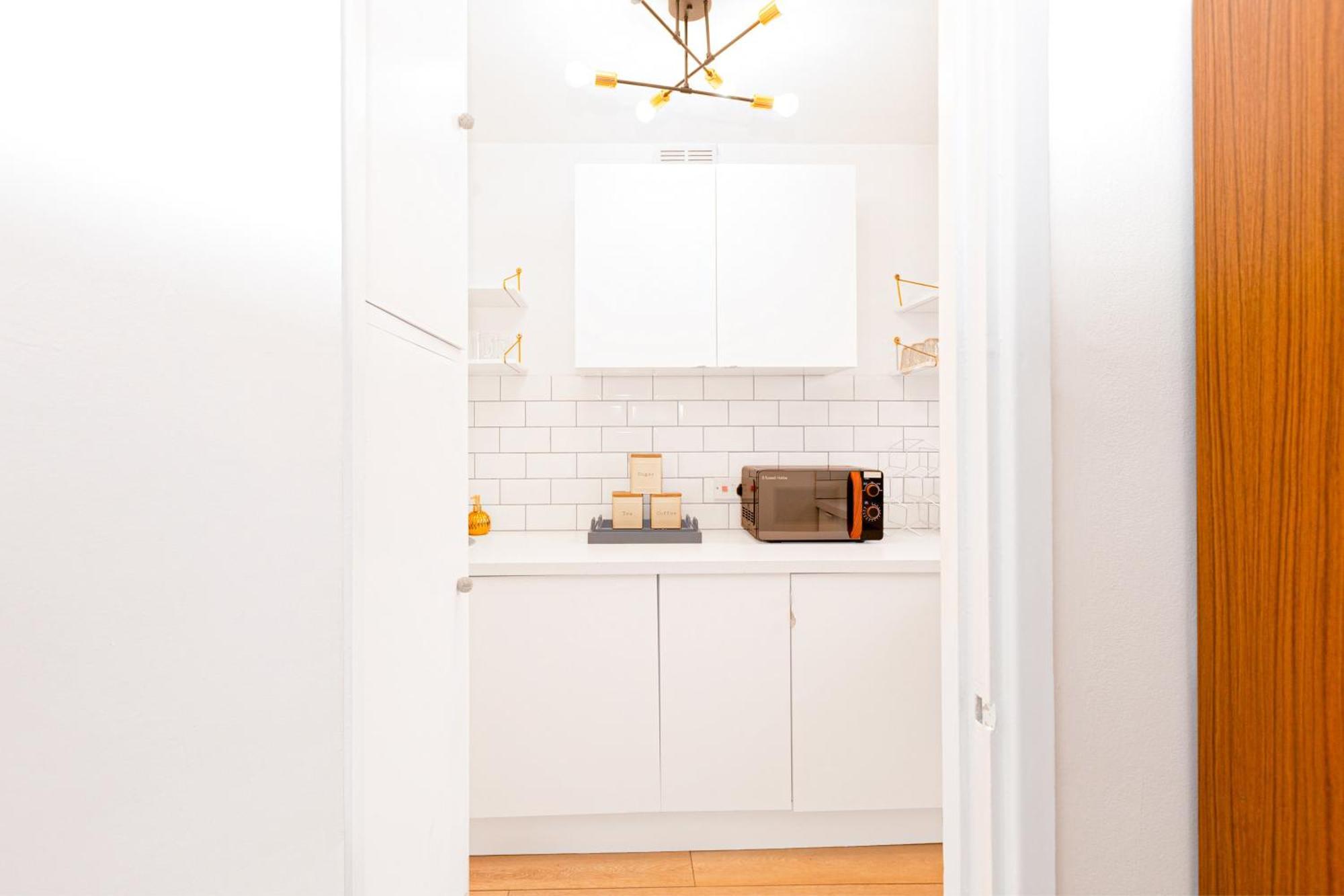 Charming Studio With Balcony In Putney, 5 Min Tube Лондон Экстерьер фото