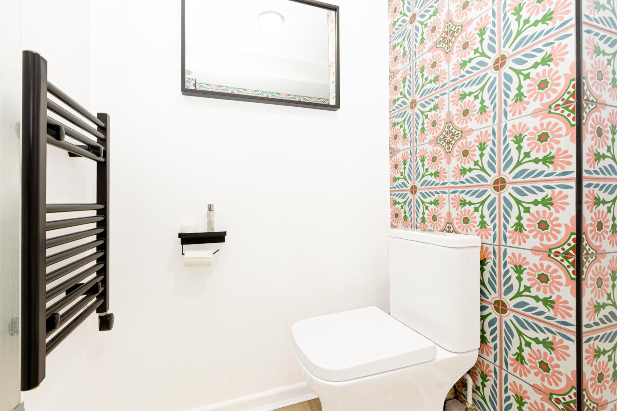 Charming Studio With Balcony In Putney, 5 Min Tube Лондон Экстерьер фото