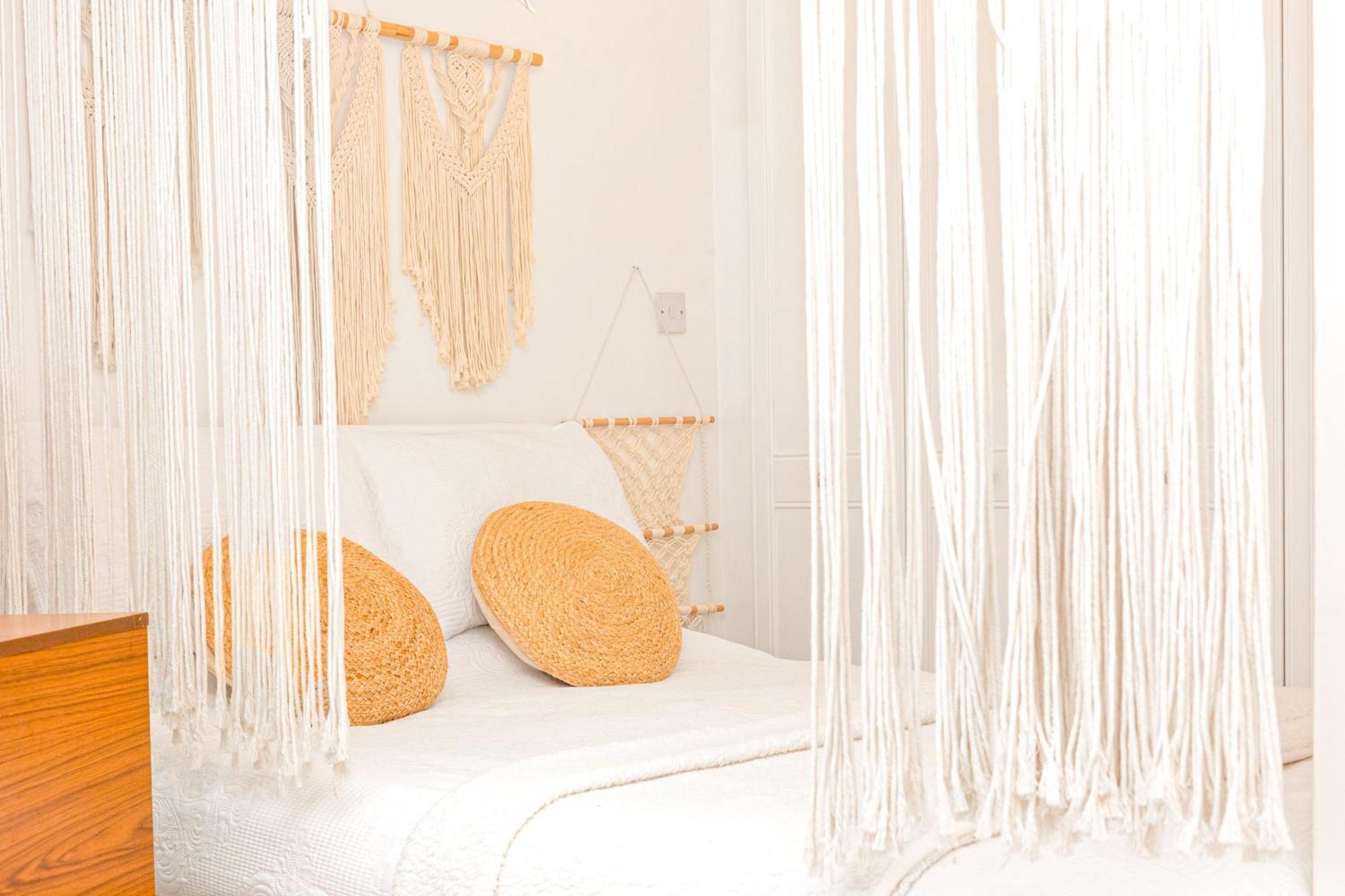 Charming Studio With Balcony In Putney, 5 Min Tube Лондон Экстерьер фото